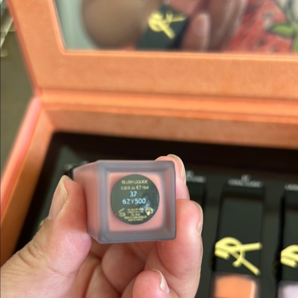 Yves Saint Laurent Liquid Blush Set with Gold Accents - Picture 5 of 9